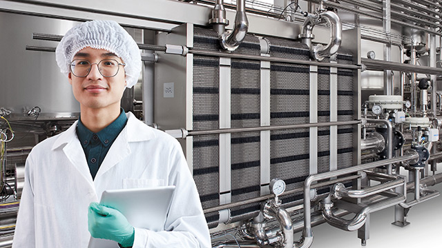 Servicing plate heat exchangers in food and beverage applications